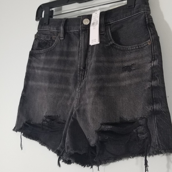 American Eagle NWT Distressed Highest Rise 90's Boyfriend Shorts. Size 2 / 26W. - Picture 2 of 11